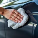 découvrez des méthodes simples et efficaces pour enlever les rayures sur votre voiture et retrouver une carrosserie impeccable rapidement.